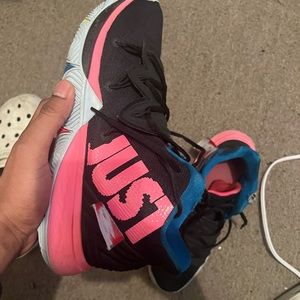 Nike Kyrie 5 "Just Do It"